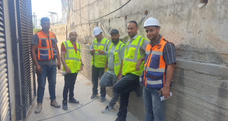 الفلسطينية لنقل الكهرباء تشغّل نقطتي ربط جمرورة ومصنع الحدّاد بالخليل
